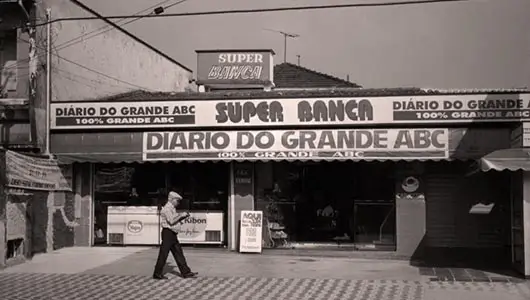 Pequena banca de jornais antiga - 1992